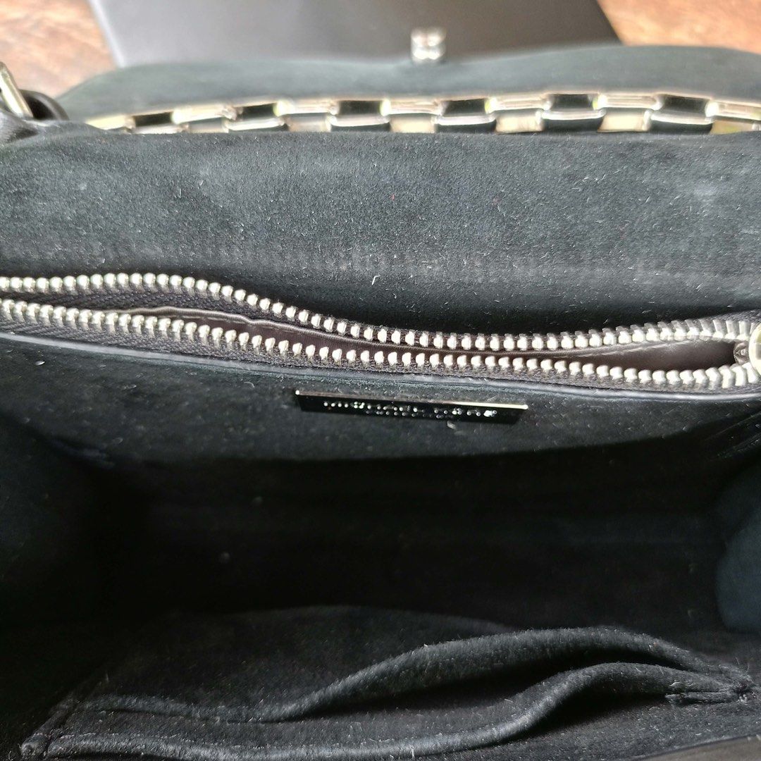 Michael Kors Yasmeen Studded sling bag (Category: Cross-body Bags) located in Barugo. Submitted by green.trendsetter (Listing ID 1467076113, Image 3). Description: PRELOVED FINDS FROM JAPAN PLEASE READ BEFORE PURCHASING • PRELOVED MEANS PRELOVED. Each piece has been previously loved and may naturally have signs of use such as creasing, scratches, stains, discoloration, or other imperfections. Kindly manage your expectations accordingly. • AUTHENT