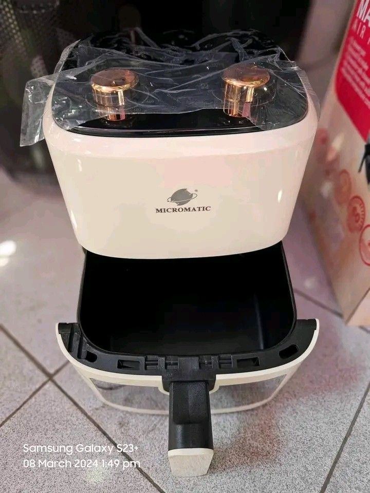 Micromatic Air fryer 5L (Category: Fryers) located in Manila. Submitted by vannie30 (Listing ID 1467012118, Image 2). Description: Available!!! MICROMATIC AIR FRYER 5L PM ME nyu Po aku sa fb acc onivolazennav COD VIA LALAMOVE may shipping fee.