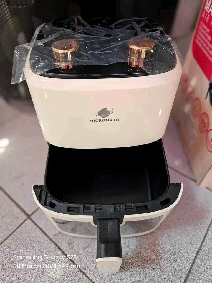 MICROMATIC AIR FRYER 5L (Category: Fryers) located in Manila. Submitted by vanstar_c4c231 (Listing ID 1467012595, Image 2). Description: available!!! MICROMATIC AIR FRYER 5L PM ME COD via lalamove may shipping fee.