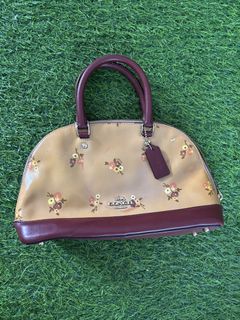 (Category: ) located in . Submitted by rare_thrift_stuff (Listing ID 1467000277, Image 1). Description: .
