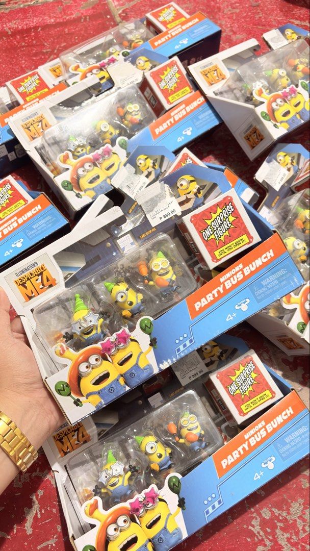 Minion figure with Blind box (Category: Action & Battle Toys) located in Caloocan City. Submitted by bestsurplusinph (Listing ID 1467090339, Image 1). Description: Mall Pull out minion with blind box Brand new Good box papo ito Srp 899 Sale P450.