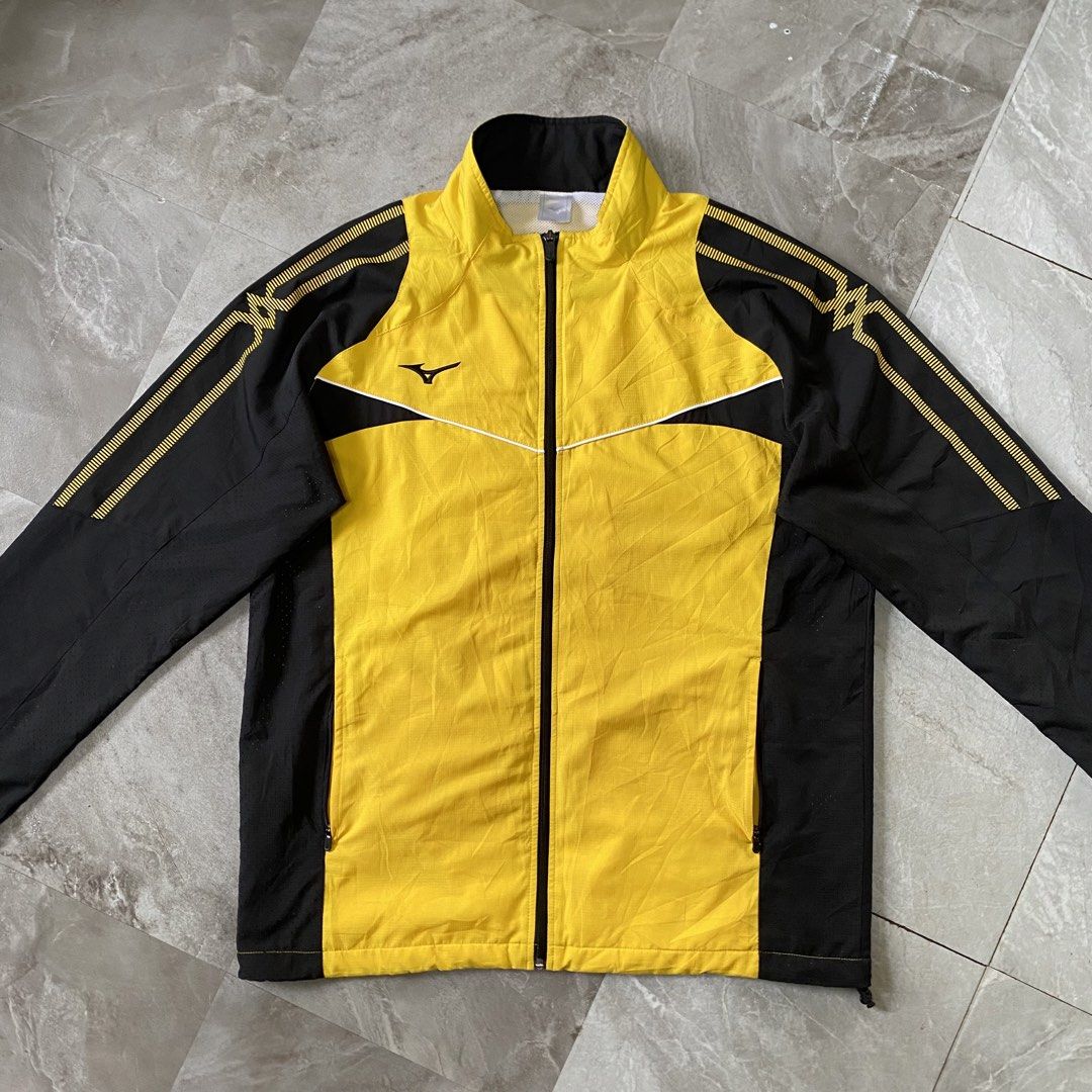 MIZUNO WINDBREAKER (Category: Coats, Jackets and Outerwear) located in Butuan. Submitted by thriftingz143 (Listing ID 1467154761, Image 2). Description: excellent to new condition no issues, need wash only 9.5 or better color rate size XXL on tag but best fit large to xl only.