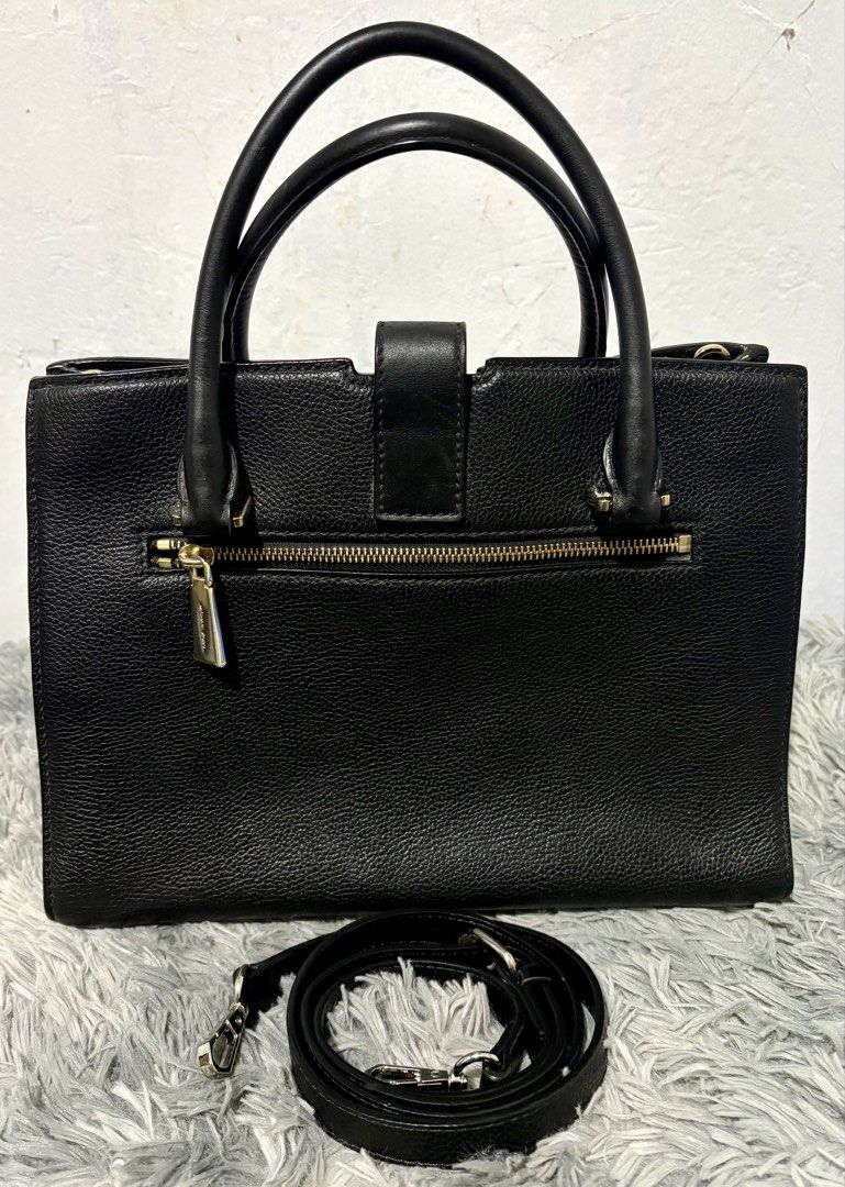 MK Satchel (Category: Luxury Bags & Wallets) located in Manila. Submitted by jlj_v.2_oshop (Listing ID 1467019636, Image 2). Description: Original Michael Kors top-handle satchel bag featuring gold-tone hardware and a rectangular center closure/lock plate..