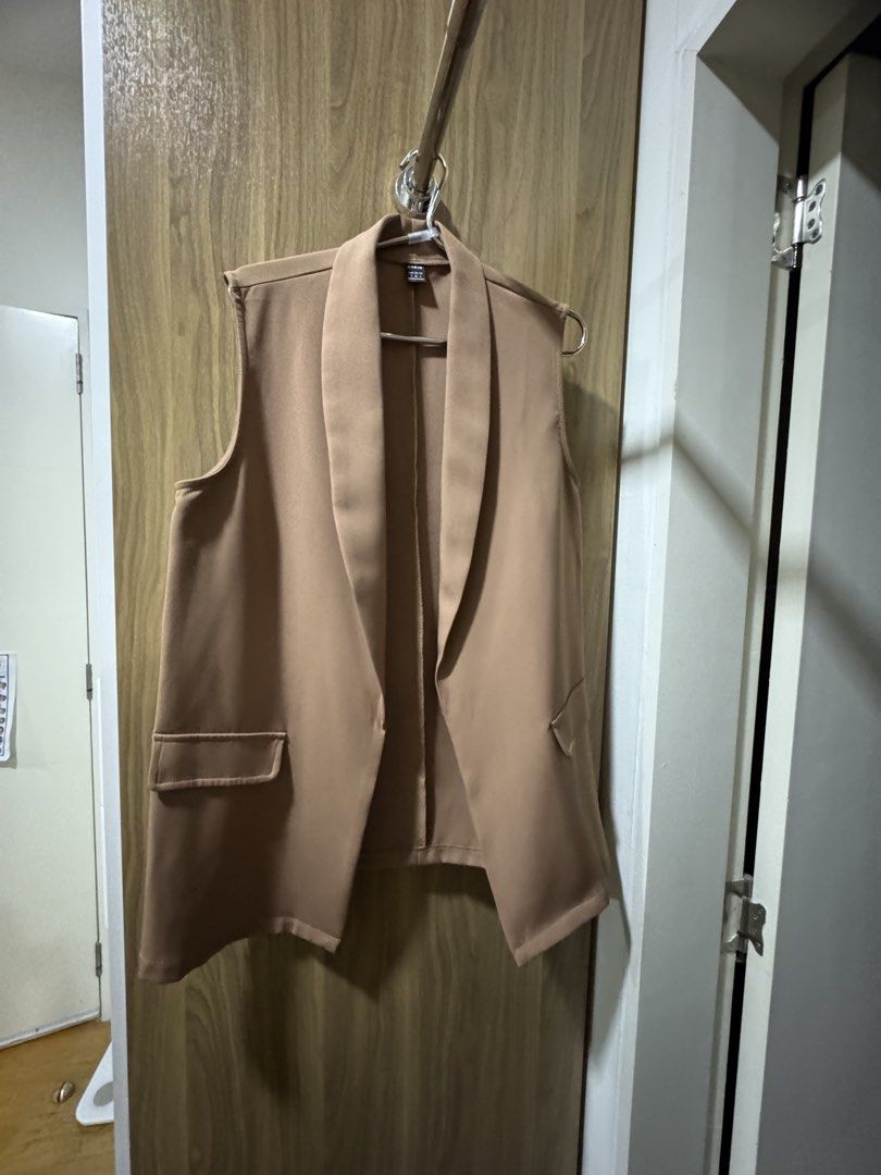 Mocha Brown Sleeveless Blazer (Open Front) (Category: Coats, Jackets and Outerwear) located in Mandaluyong City. Submitted by grmnk (Listing ID 1467070759, Image 3). Description: Worn once only. Good as new! ✨ BPI / Gcash GGX / Grab / Lalamove from Mandaluyong.
