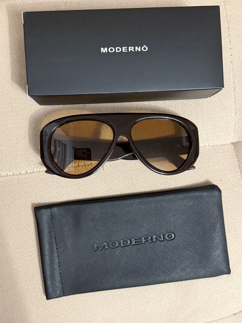 MODERNÒ browb Sunglasses with Case (Category: Sunglasses & Eyewear) located in Pasig City. Submitted by miss_abuelita (Listing ID 1467128984, Image 1). Description: - Brand: MODERNÒ - Condition: Brand new / Unworn (properly stored) - Frame: Dark frame with bold thick brow bar design - Lenses: Brown gradient - Details: Chic gold metallic accents on the temples - Inclusions: Original branded hardshell case and protective slip case - Mode of Transac
