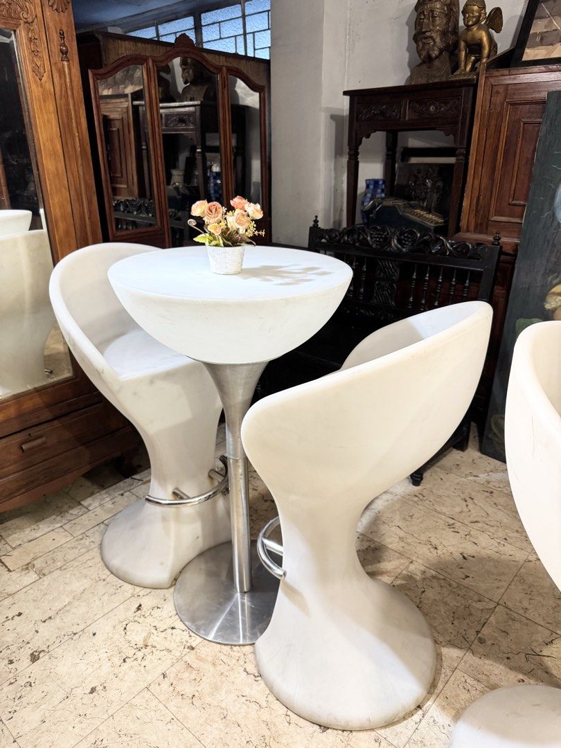 Modern Lighted Cocktail Table and Chair Stool (Category: Vintage Collectibles) located in Manila. Submitted by sinaunang_gamit (Listing ID 1467034746, Image 3). Description: Modern Lighted Cocktail Table and Chair Stool 5k per set Kayo n po mag lalagay ng lights sa loob. Loc: 6th ave caloocan.