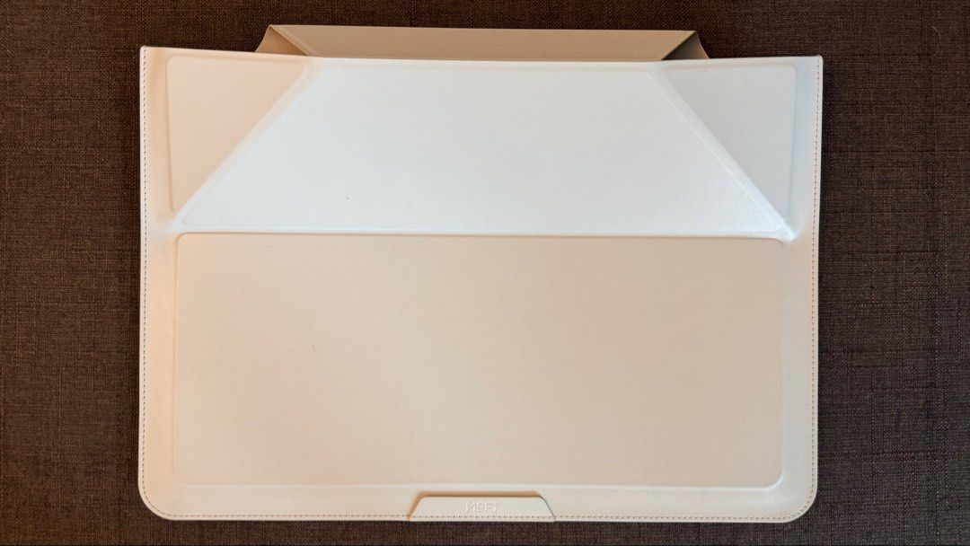 Moft Laptop Carry Sleeve (Category: Cases & Sleeves) located in Mandaluyong City. Submitted by khriscruz (Listing ID 1467042059, Image 3). Description: Size: 14 inch Color: Misty Cove.
