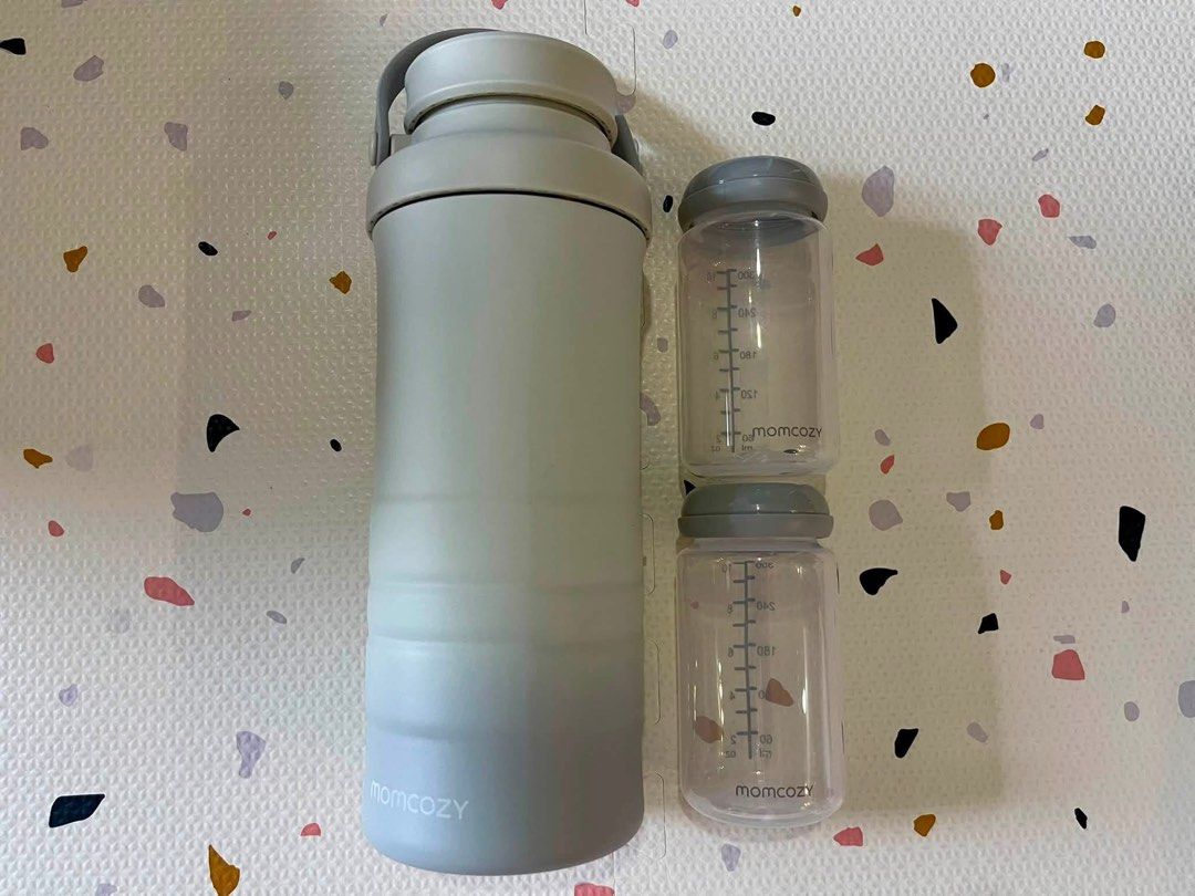 Momcozy breastmilk cooler (Category: Maternity Care) located in Antipolo. Submitted by chelsiesm (Listing ID 1467126269, Image 1). Description: Momcozy breastmilk cooler with two 300ml bottles (good as new) Php 3000 .