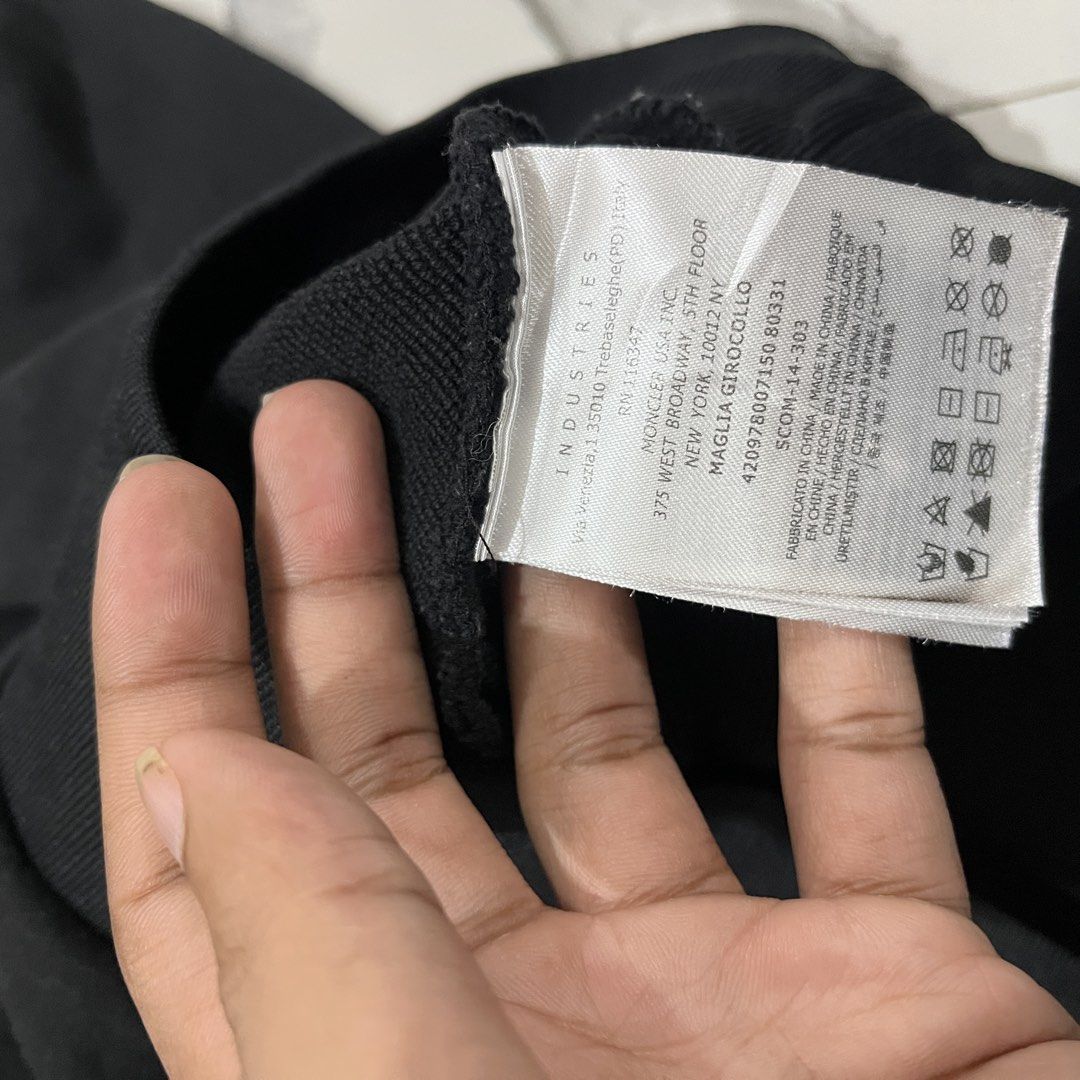 Moncler (Category: Tshirts & Polo Shirts ) located in Bacoor. Submitted by manonghits_2000 (Listing ID 1467135309, Image 3). Description: Moncler 23x27 Excellent No Issue Claim 200.