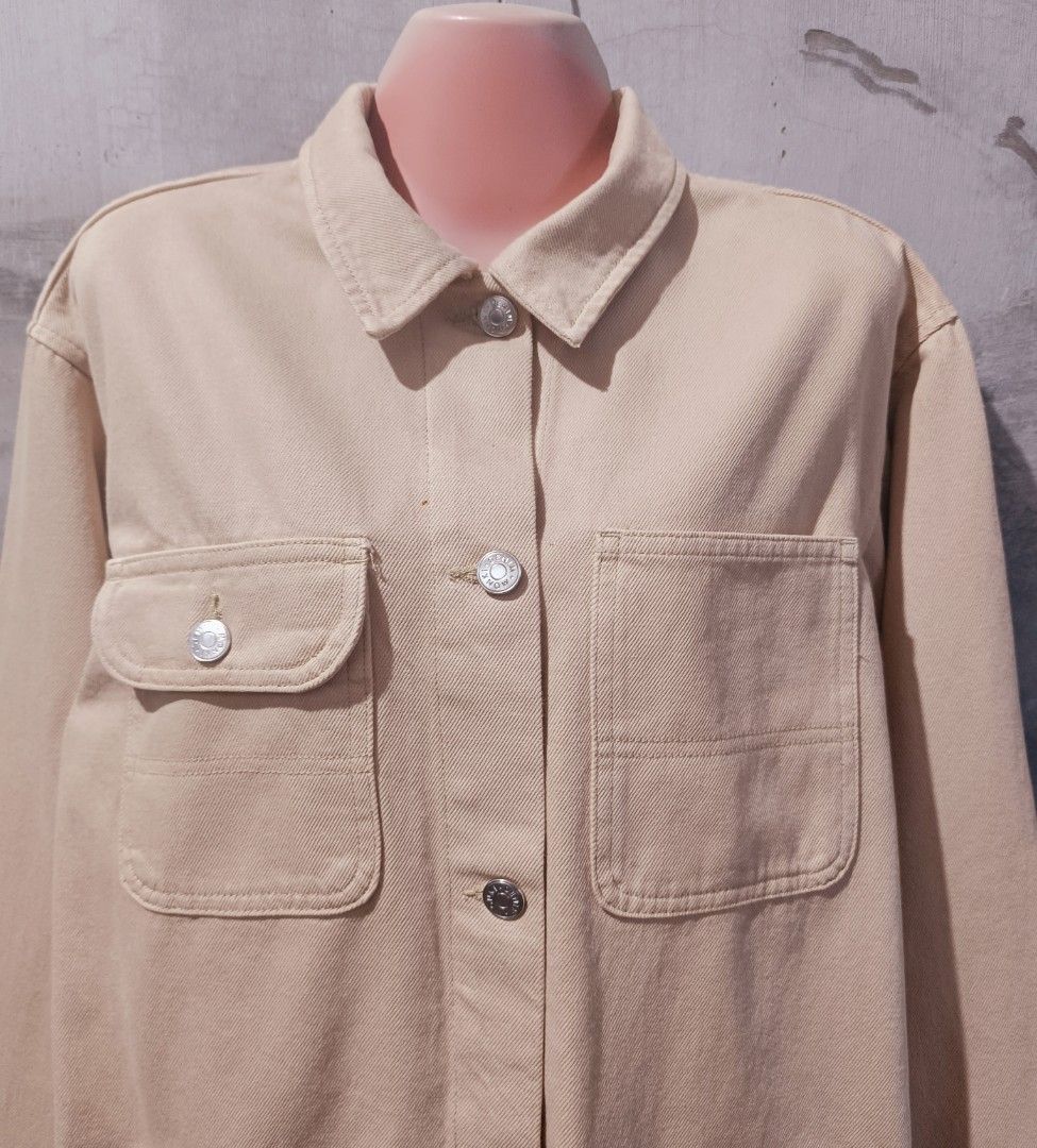 Monki Womens Beige Denim Jacket (Category: Coats, Jackets and Outerwear) located in Bacoor. Submitted by nineties_kid (Listing ID 1467026427, Image 3). Description: >===> Monki Womens Beige Denim Jacket Size: Extra Small on tag. Bu fits Medium. Color: Beige Shoulder width: 19 inches Sleeve length: 22 inches Shirt width: 20 inches Shirt length: 29 inches _________________________ -Modes Of Delivery: J&T/Lalamove/ LBC (Cash on Pick-up/COD) -Meet-up