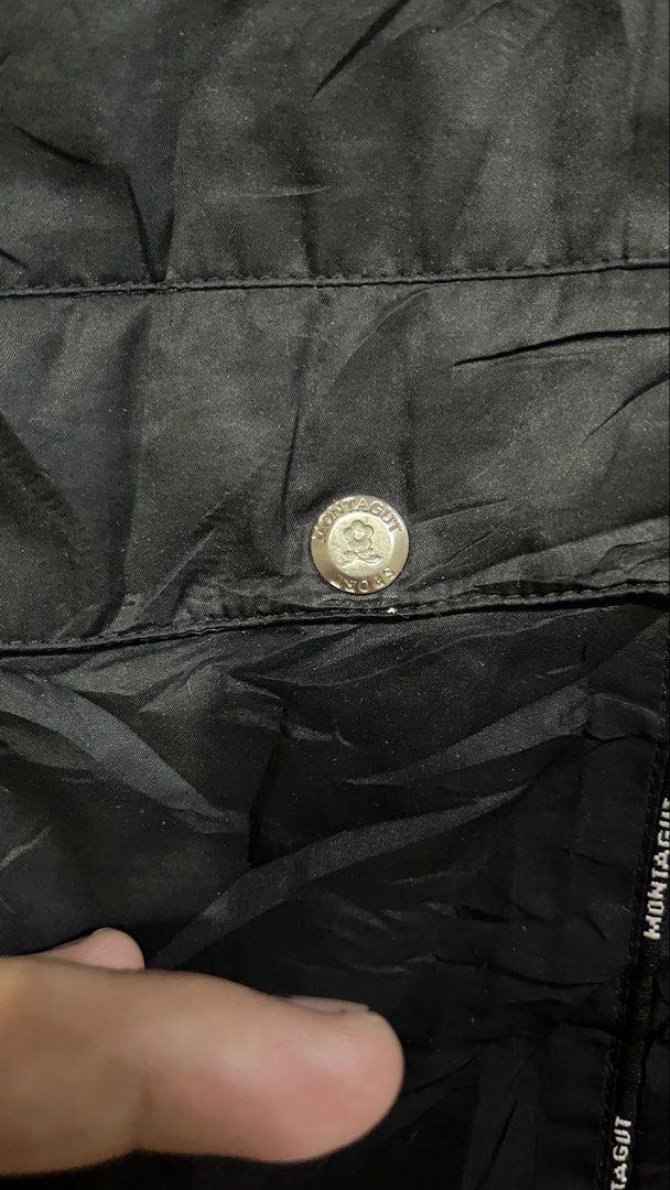 Montagut full-zip windbreaker jacket (Category: Coats, Jackets and Outerwear) located in Porac. Submitted by macky.ron (Listing ID 1467160345, Image 3). Description: Length:24.5 Width: 20.5 Condition: 9.8/10 Color rate: 9.8/10 Issue (s): None Complete Tags.
