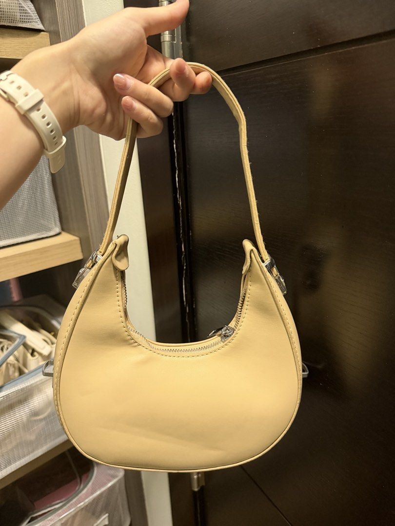 Moon Shoulder Bag (Category: Shoulder Bags) located in Manila. Submitted by liangeanph (Listing ID 1467007680, Image 3). Description: .