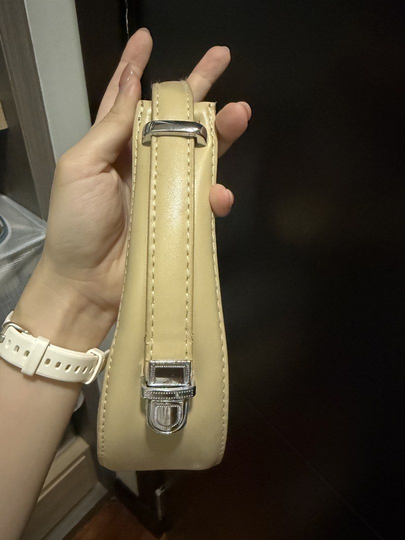 Moon Shoulder Bag (Category: Shoulder Bags) located in Manila. Submitted by liangeanph (Listing ID 1467007680, Image 2). Description: .
