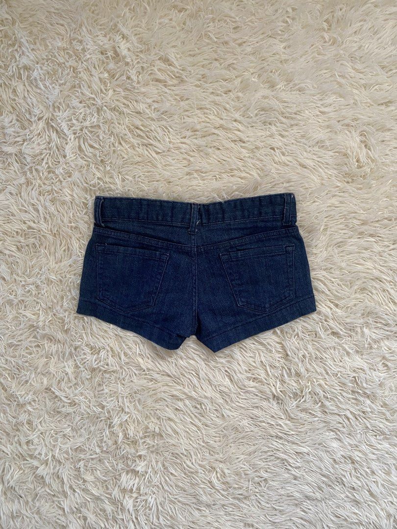 Mossimo Supply Co. Dark Blue Denim Shorts Size 3 (Category: Shorts) located in Guagua. Submitted by zenn_vi (Listing ID 1467131923, Image 2). Description: - Brand: Mossimo Supply Co. - Size: 3 (Fit 6 cut) - Color: Dark blue - Material: 99% cotton, 1% spandex (slight stretch) - Details: Double button closure, front and back pockets, rolled cuffs - Condition: Good overall condition with clean interior tag.