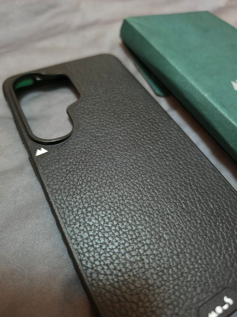 Mous limitless leather for s26 ultra (Category: Cases & Sleeves) located in Manila. Submitted by glassguy2416 (Listing ID 1467074068, Image 3). Description: - Brand/Model: Mous Limitless for Samsung S26 Ultra - Color/Finish: Textured black finish with signature Mous branding - Condition: Layered condition 4, well-maintained - Features: Built-in AiroShock technology for extreme drop protection, precision cutout for camera module - Inclusions: Come