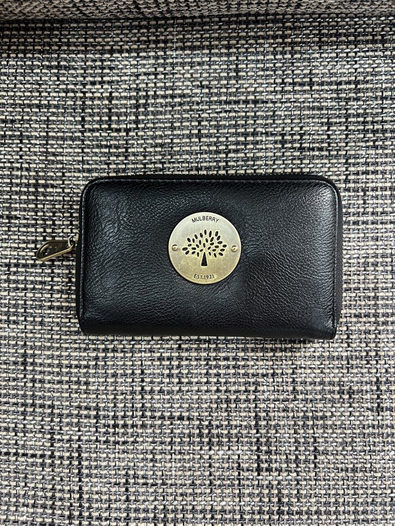 Mulberry zip-around small wallet (Category: Wallets & Card holders) located in Cainta. Submitted by vrenaussiegoods (Listing ID 1466977521, Image 1). Description: .
