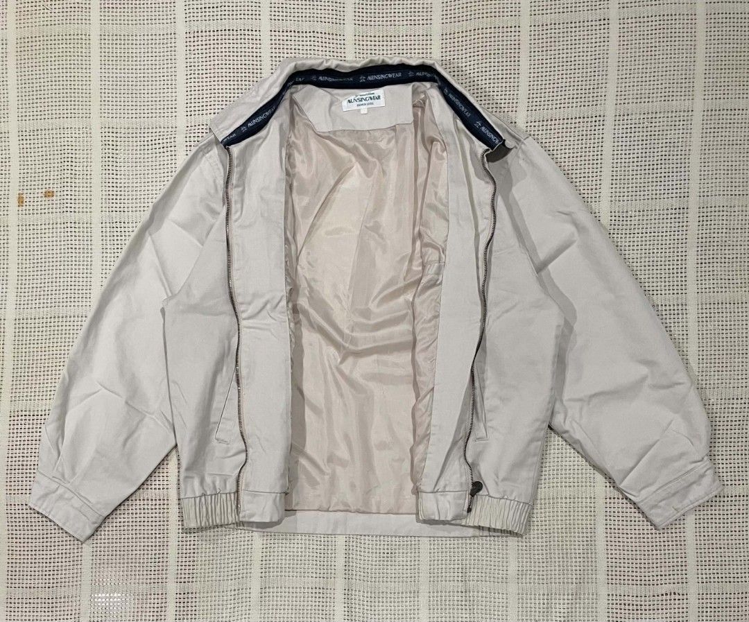 Munsingwear By Penguin Harrington Jacket (Category: Luxury Apparel) located in Bacolod City. Submitted by abkicks_apparel (Listing ID 1467101992, Image 3). Description: Penguin Munsingwear Harrington Jacket Large on Tag W24 L27 Authentic Original As New Condition No Hidden Issues .