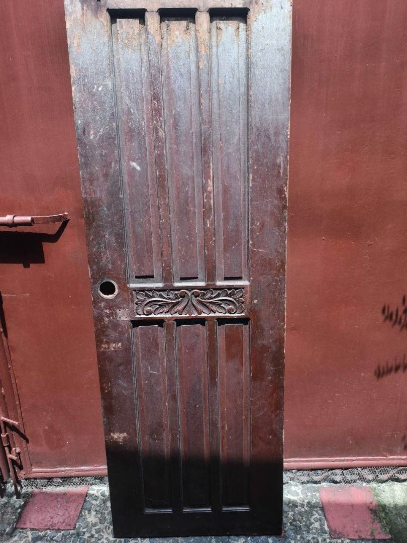 Wood Door (Category: Locks, Doors & Gates) located in Pasig City. Submitted by randomstuffs23 (Listing ID 1467006644, Image 3). Description: Narra wood daw po d ako sure mabigat po siya Issue nasa picture na As is For lalamove or pick up.