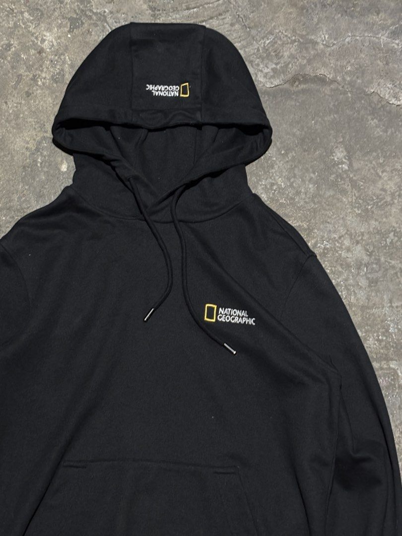 National Graphic Pull Over Hoodie (Category: Coats, Jackets and Outerwear) located in Bacolod City. Submitted by money_maker06 (Listing ID 1467065687, Image 2). Description: National Graphic Pull Over Hoodie 🌳 •Size: Medium •Width: 21 •Length: 27.5 •Condition: Verygood •Price: 699 💰.