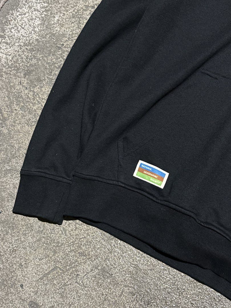 National Graphic Pull Over Hoodie (Category: Coats, Jackets and Outerwear) located in Bacolod City. Submitted by money_maker06 (Listing ID 1467065687, Image 3). Description: National Graphic Pull Over Hoodie 🌳 •Size: Medium •Width: 21 •Length: 27.5 •Condition: Verygood •Price: 699 💰.