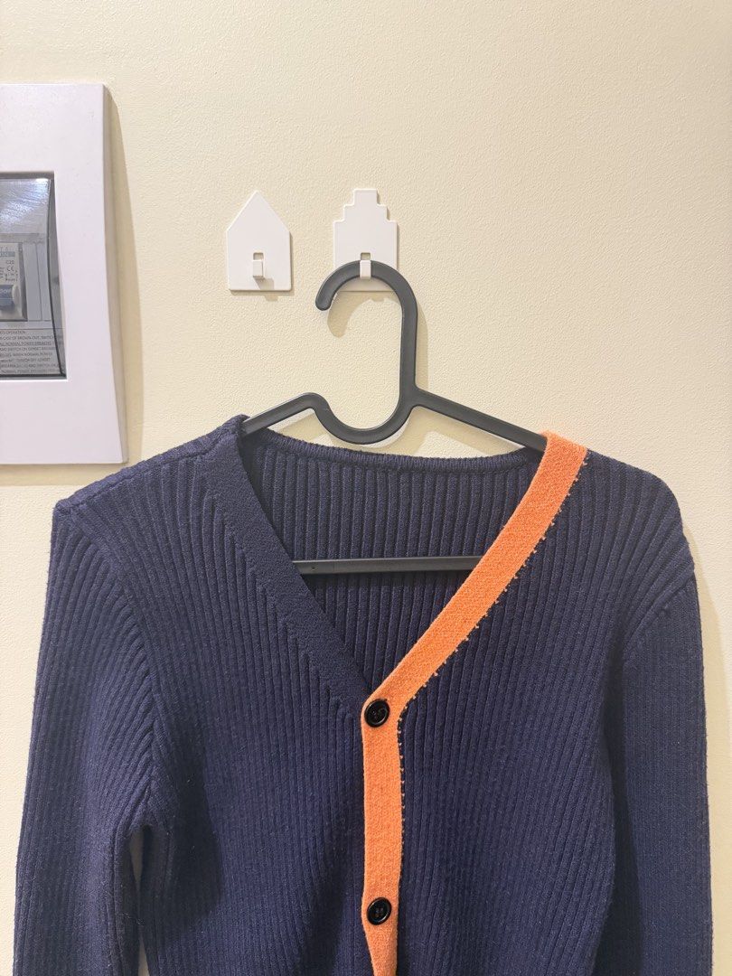 Navy Blue Knitted Longsleeves (Category: Longsleeves) located in Manila. Submitted by xmagic.shopx (Listing ID 1467073997, Image 2). Description: .