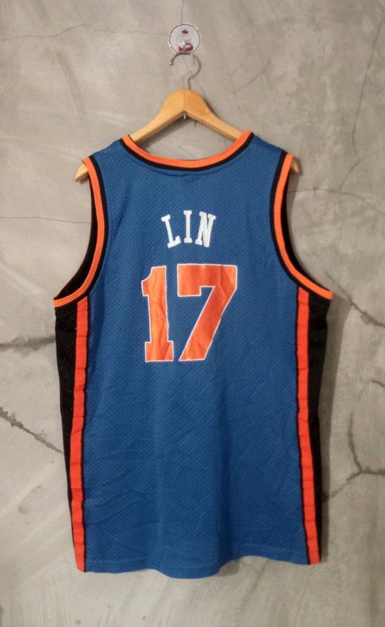 NBA JERSEY NEW YORK KNICKS (Category: Activewear) located in Manila. Submitted by boldfalcon.38de78 (Listing ID 1466997219, Image 2). Description: NBA JERSEY JEREMY LIN #17 EXCELLENT CONDITION SIZE XXL W -23.5 ' L - 30 9.9/10 COLOR RATE DAVAO CITY GCASH PAYMENT J&T COURIER PHP 550 + SF DM 💌.