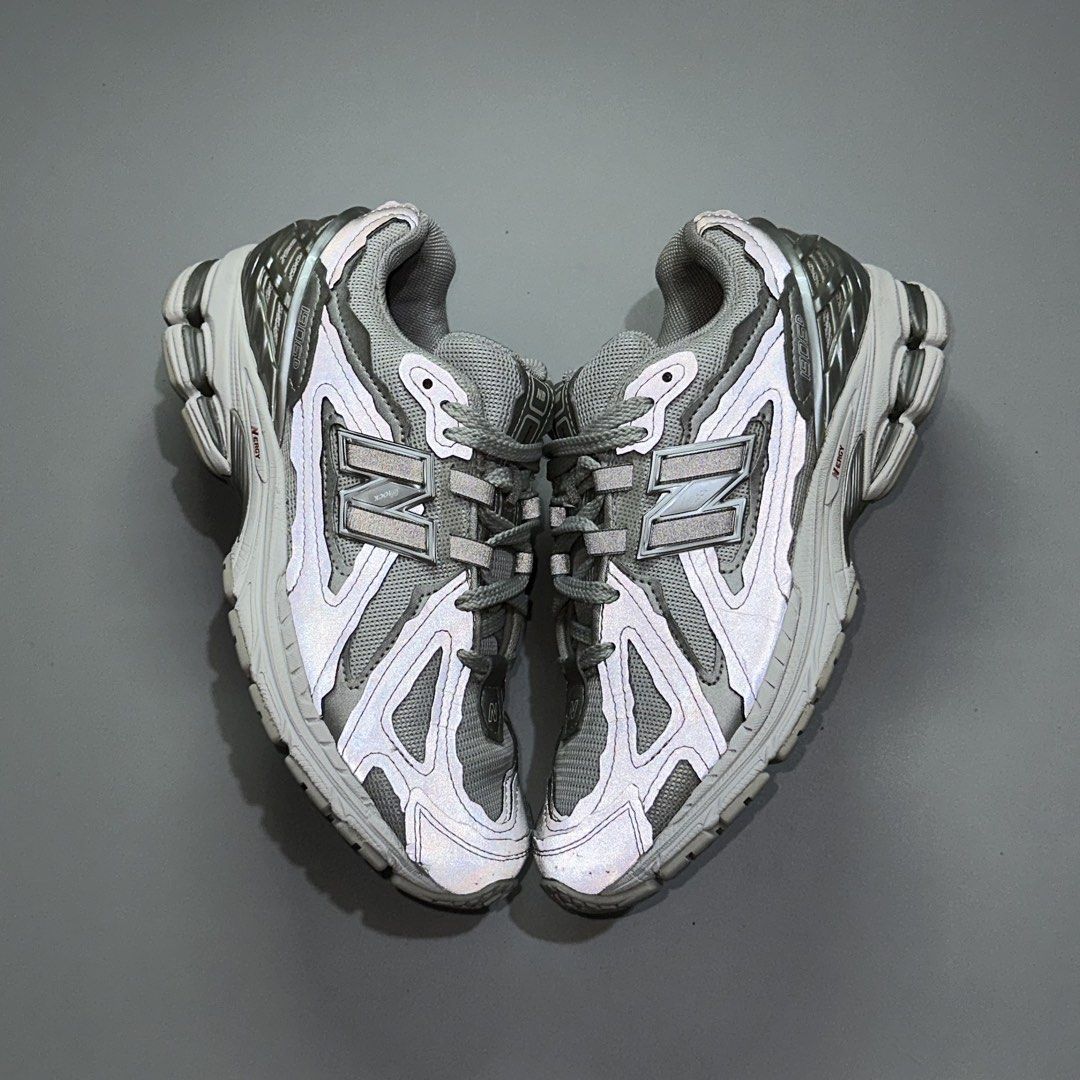 NEW BALANCE 1906D “Protection pack silver metallic” (Category: Sneakers) located in Baguio. Submitted by macshop_items (Listing ID 1467129326, Image 3). Description: NEW BALANCE 1906D “Protection pack silver metallic” - Size 6.5us mens/7.5us wmns(24.5cm) - Excellent condition - Signs of usage ₱ 2,880 + sf.