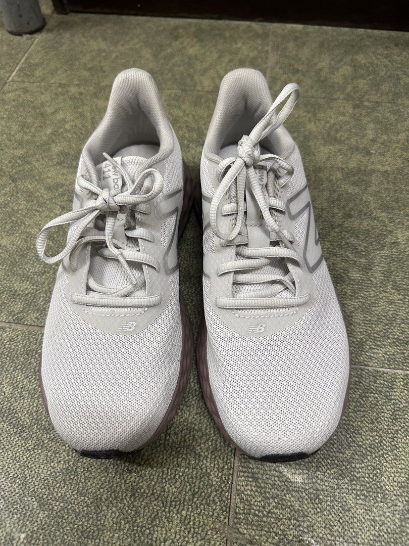 NEW BALANCE GRAY SIZE 7 (Category: Shoe inserts) located in Manila. Submitted by simplysorted27 (Listing ID 1467111338, Image 3). Description: Decluttering never been used i only try it Size 7.