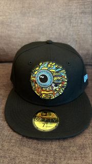 (Category: ) located in . Submitted by krwnstreetwear (Listing ID 1467025044, Image 1). Description: .