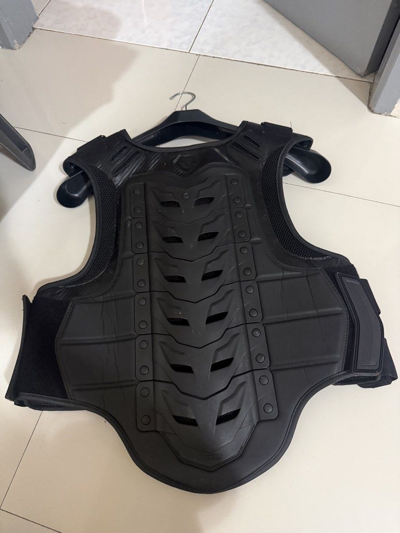 New Icon Vest protector (Category: Vests) located in San Fernando. Submitted by ver0oooooo (Listing ID 1467157375, Image 2). Description: Large.
