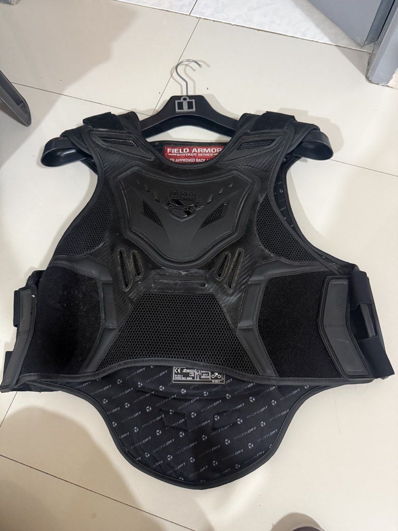 New Icon Vest protector (Category: Vests) located in San Fernando. Submitted by ver0oooooo (Listing ID 1467157375, Image 1). Description: Large.