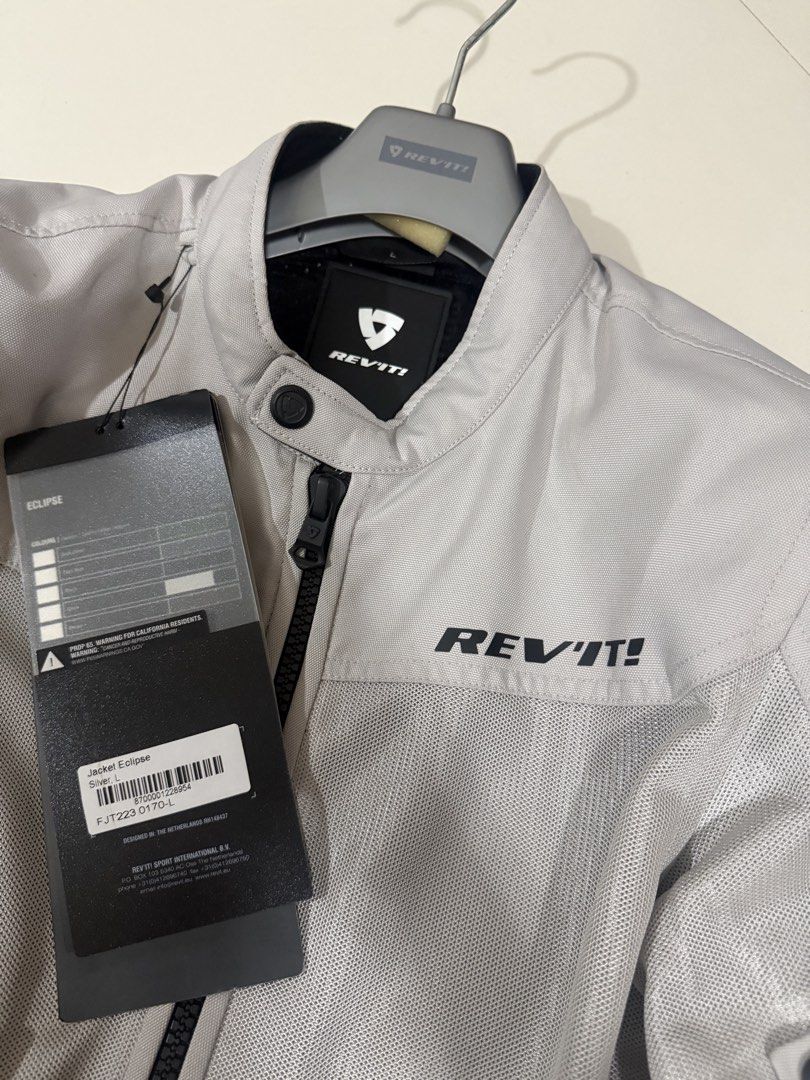 New Rev it riding jacket (Category: Coats, Jackets and Outerwear) located in San Fernando. Submitted by ver0oooooo (Listing ID 1467157237, Image 2). Description: Large.