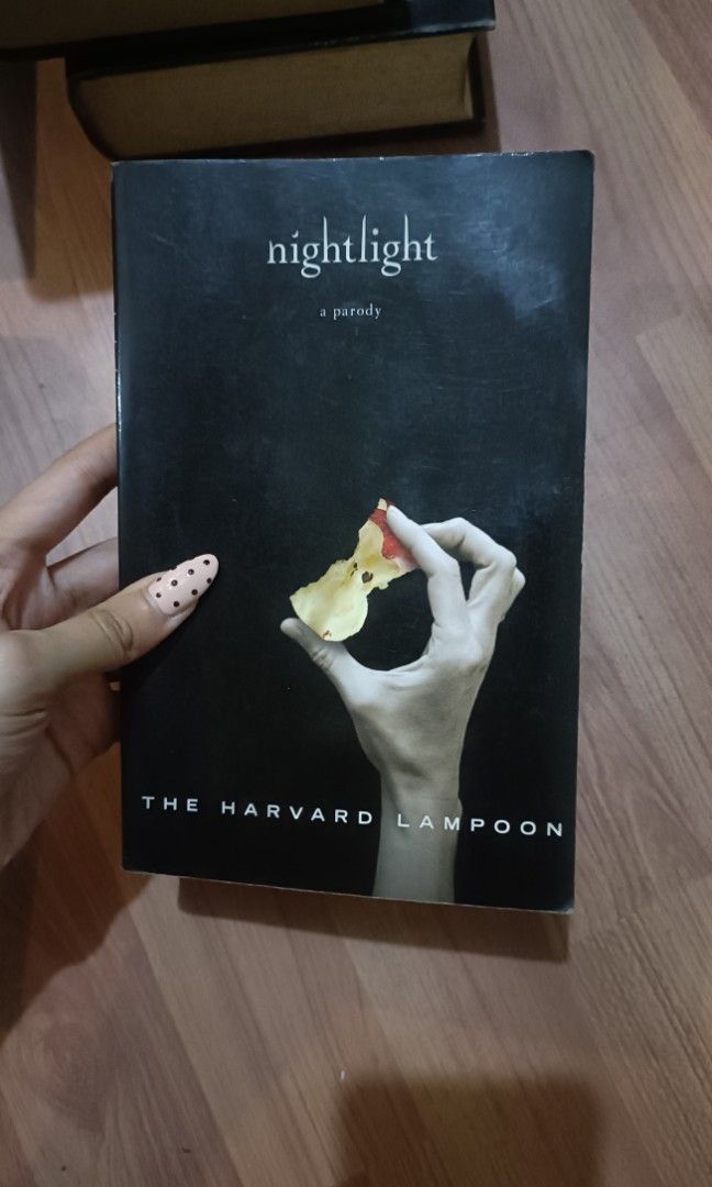 Nightlight ( Twilight Book siya) (Category: Storybooks) located in Manila. Submitted by vanillee_ (Listing ID 1467014218, Image 1). Description: Decluttering some of my books langgg rfs: need funds 🥹.