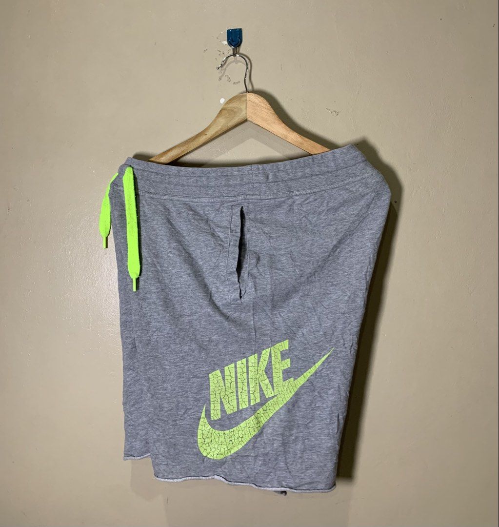 NIK* ALUMNI short (Category: Shorts) located in Molave. Submitted by mysticbird_38213e (Listing ID 1467017508, Image 2). Description: AS new condition No issue Solid nito best fit LARGE.