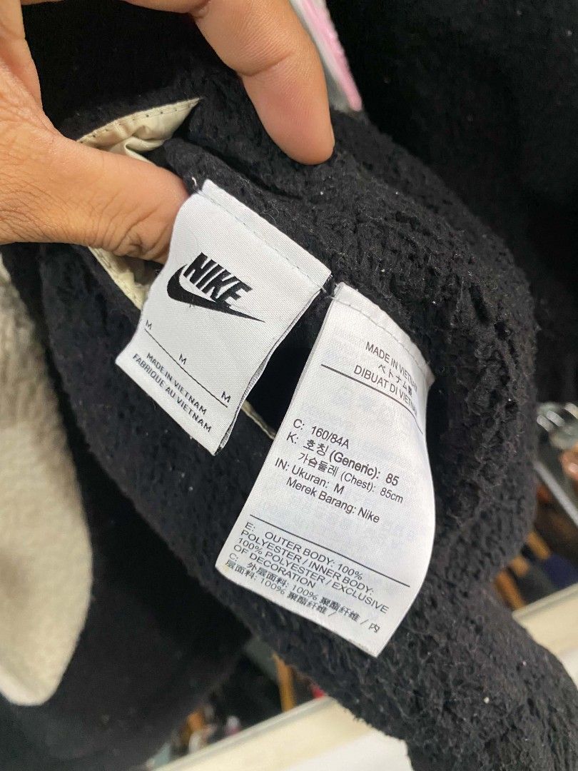 Nike (Category: Hoodies) located in Cabuyao City. Submitted by jp-collection (Listing ID 1467071638, Image 3). Description: .