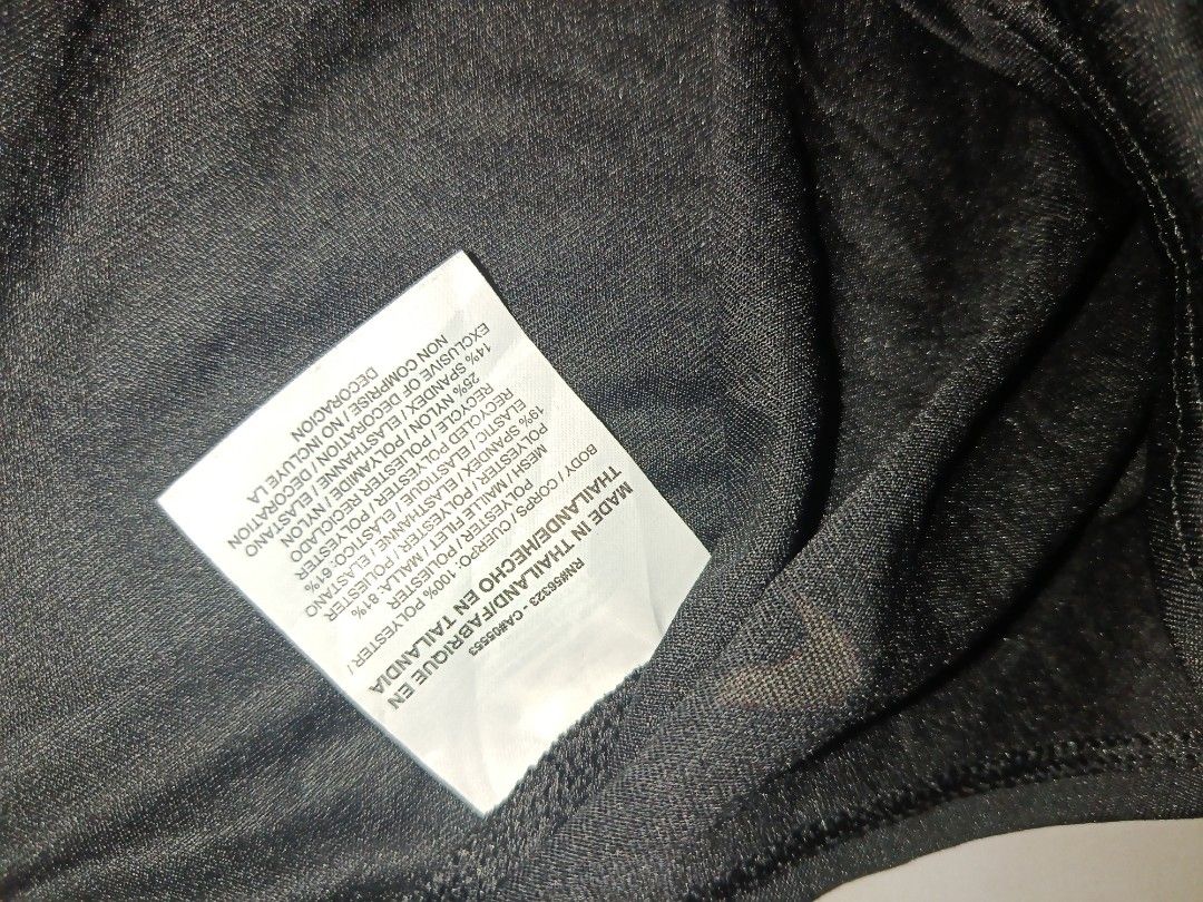 NIKE (Category: Others Tops) located in Manila. Submitted by wwhosken (Listing ID 1467160087, Image 3). Description: NIKE SIZE S Excellent Condition.