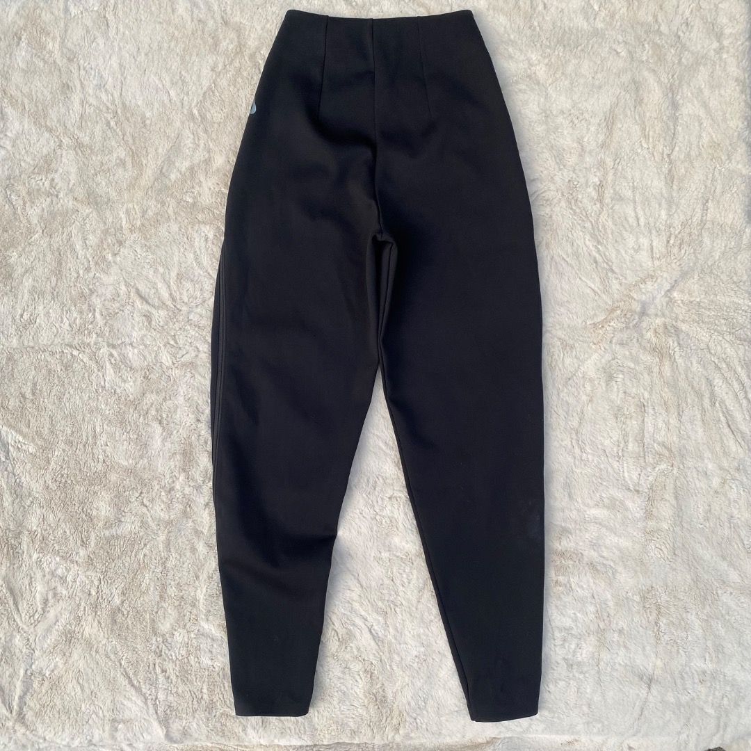 NIKE - LAB CITY WOMENS TROUSER AUTHENTIC (Category: Activewear) located in Bacolod City. Submitted by mic_moneyyyyy (Listing ID 1467135724, Image 3). Description: NIKE LAB CITY WOMENS TROUSER Size : Tagged as Extra Small Width : 24-28 Length : 42 Condition : Excellent No issue need wash .