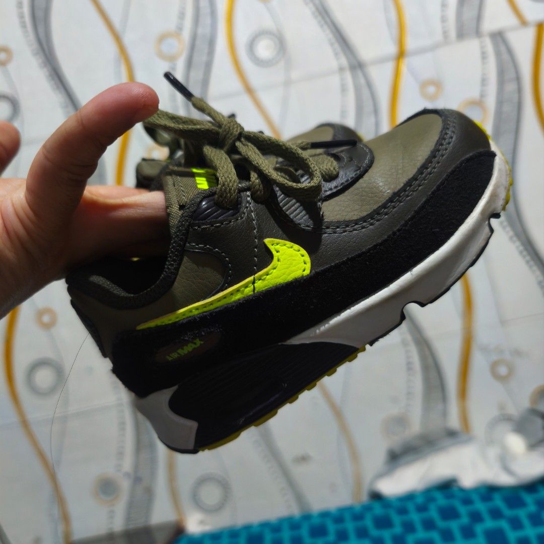 Nike Air Max 90 LTR Toddler (Category: Babies & Kids Fashion) located in Las Pinas. Submitted by yel_olshoppe (Listing ID 1467150425, Image 1). Description: preloved vguc condition 8/10 14cm size 600 pesos 📍pulanglupa 1 lpc.