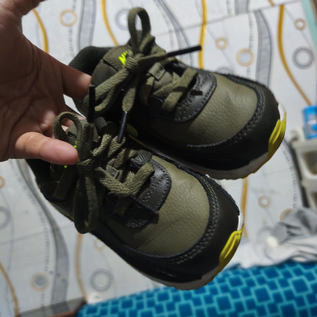 Nike Air Max 90 LTR Toddler (Category: Babies & Kids Fashion) located in Las Pinas. Submitted by yel_olshoppe (Listing ID 1467150425, Image 2). Description: preloved vguc condition 8/10 14cm size 600 pesos 📍pulanglupa 1 lpc.
