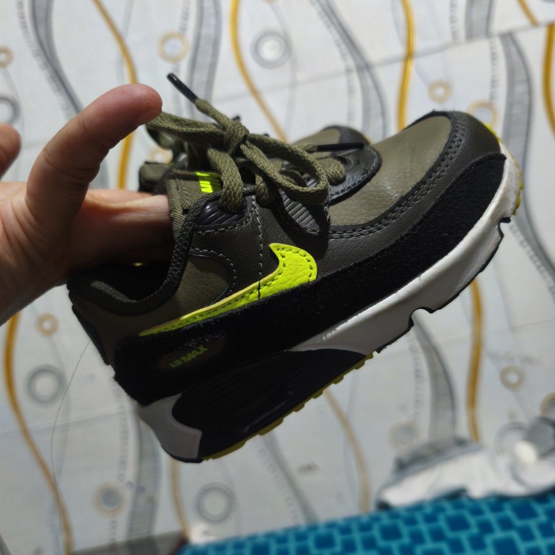 Nike Air Max 90 LTR Toddler (Category: Babies & Kids Fashion) located in Las Pinas. Submitted by yel_olshoppe (Listing ID 1467150425, Image 3). Description: preloved vguc condition 8/10 14cm size 600 pesos 📍pulanglupa 1 lpc.