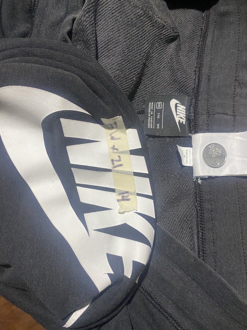 Nike Alumni (Category: Coats, Jackets and Outerwear) located in Kalibo. Submitted by joshuabeyaban (Listing ID 1467108349, Image 3). Description: Nike Alumni Via JnT.
