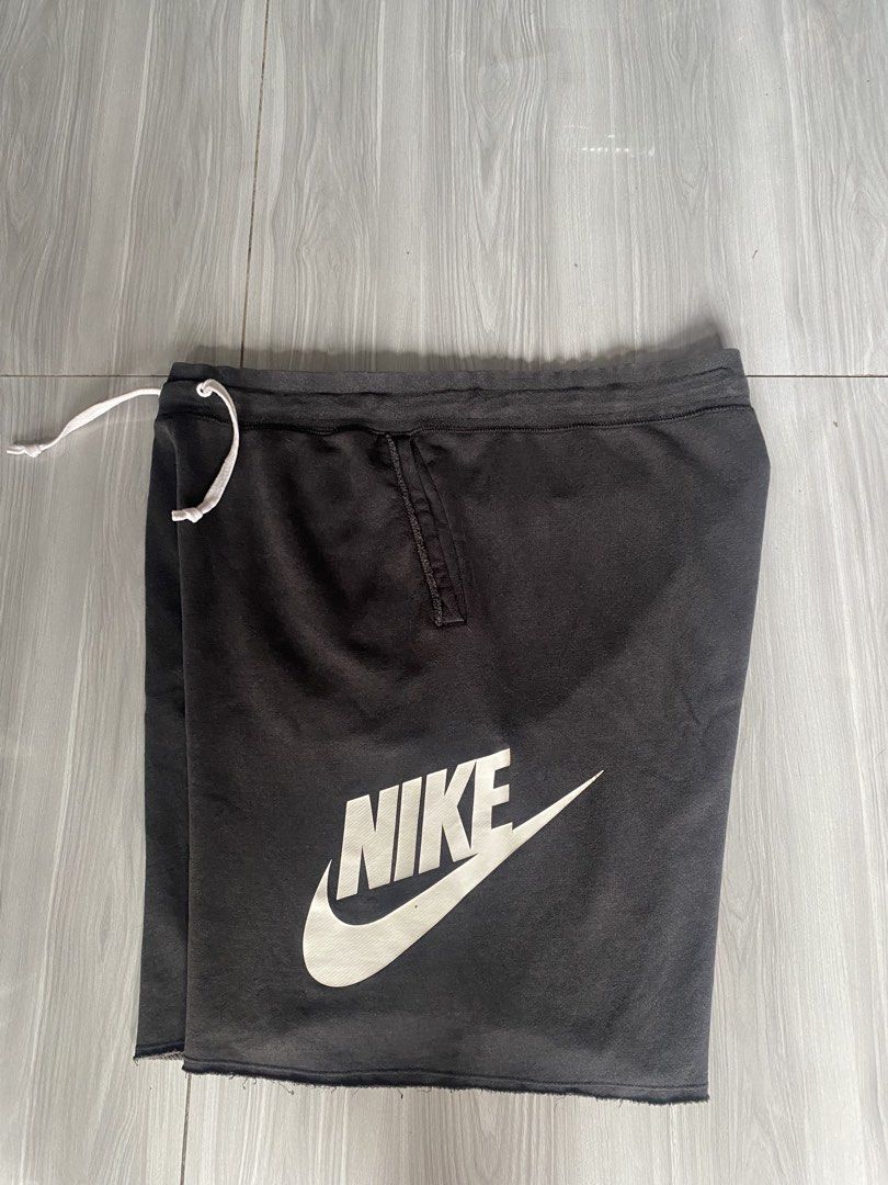 Nike Alumni (Category: Coats, Jackets and Outerwear) located in Kalibo. Submitted by joshuabeyaban (Listing ID 1467108349, Image 1). Description: Nike Alumni Via JnT.