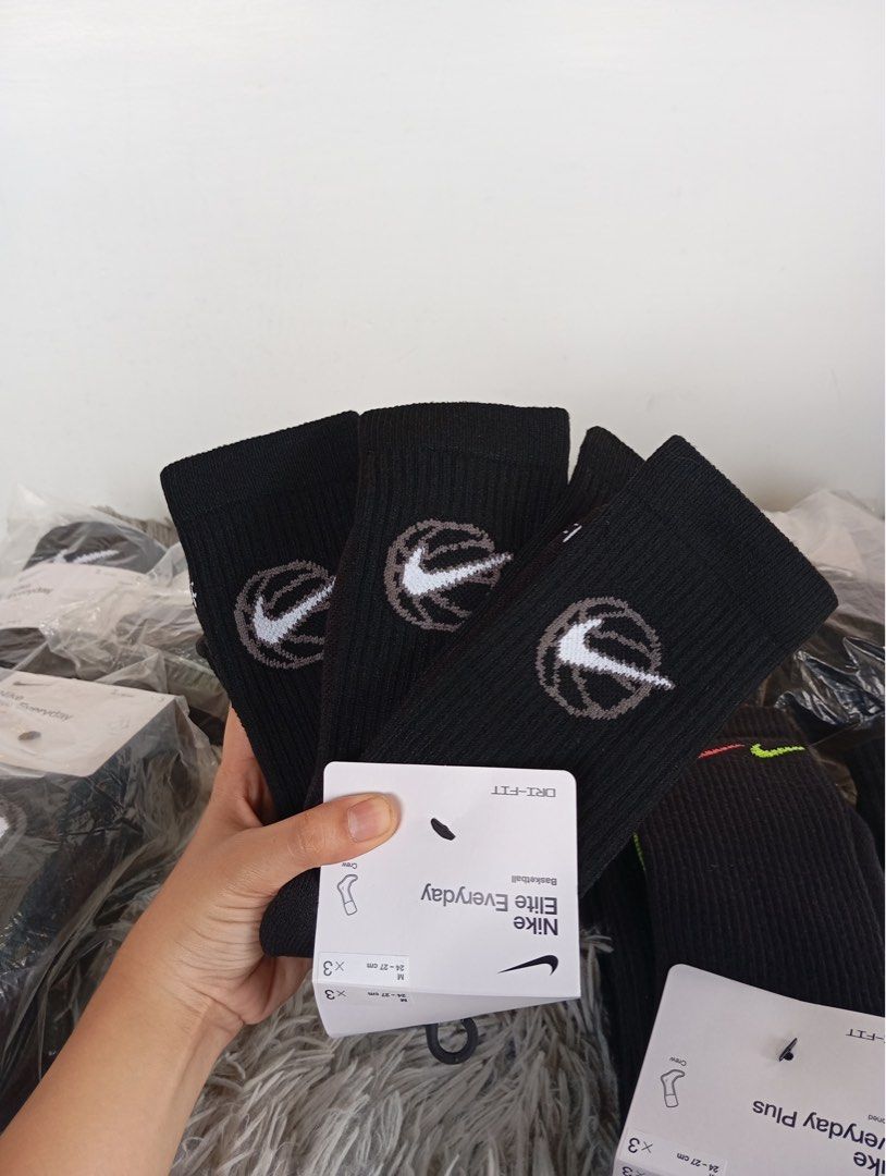 NIKE BASKETBALL SOCKS (Category: Shoe inserts & accessories) located in Mandaluyong City. Submitted by alphafinds (Listing ID 1467091465, Image 2). Description: NIKE BASKETBALL SOCKS • 3 PAIRS PAUBOS SALE!! 500 Pesos only ✅ Original & Brandnew 📍Mandaluyong City.