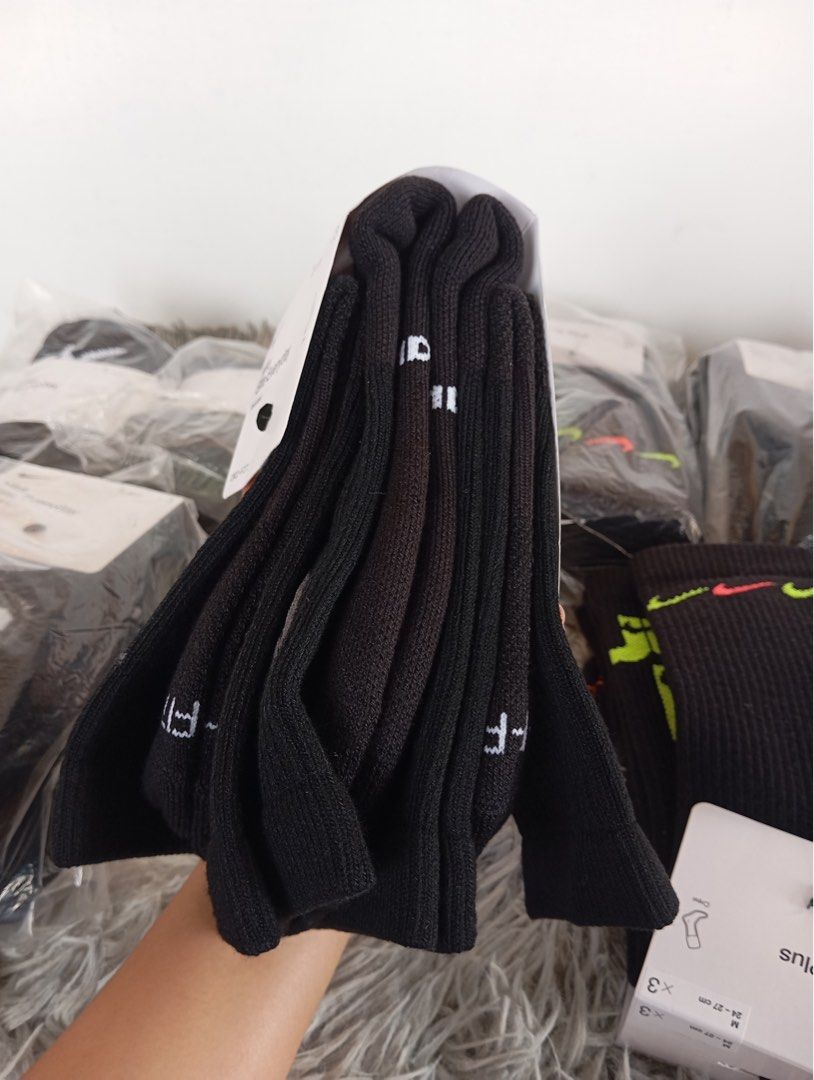 NIKE BASKETBALL SOCKS (Category: Shoe inserts & accessories) located in Mandaluyong City. Submitted by alphafinds (Listing ID 1467091465, Image 3). Description: NIKE BASKETBALL SOCKS • 3 PAIRS PAUBOS SALE!! 500 Pesos only ✅ Original & Brandnew 📍Mandaluyong City.