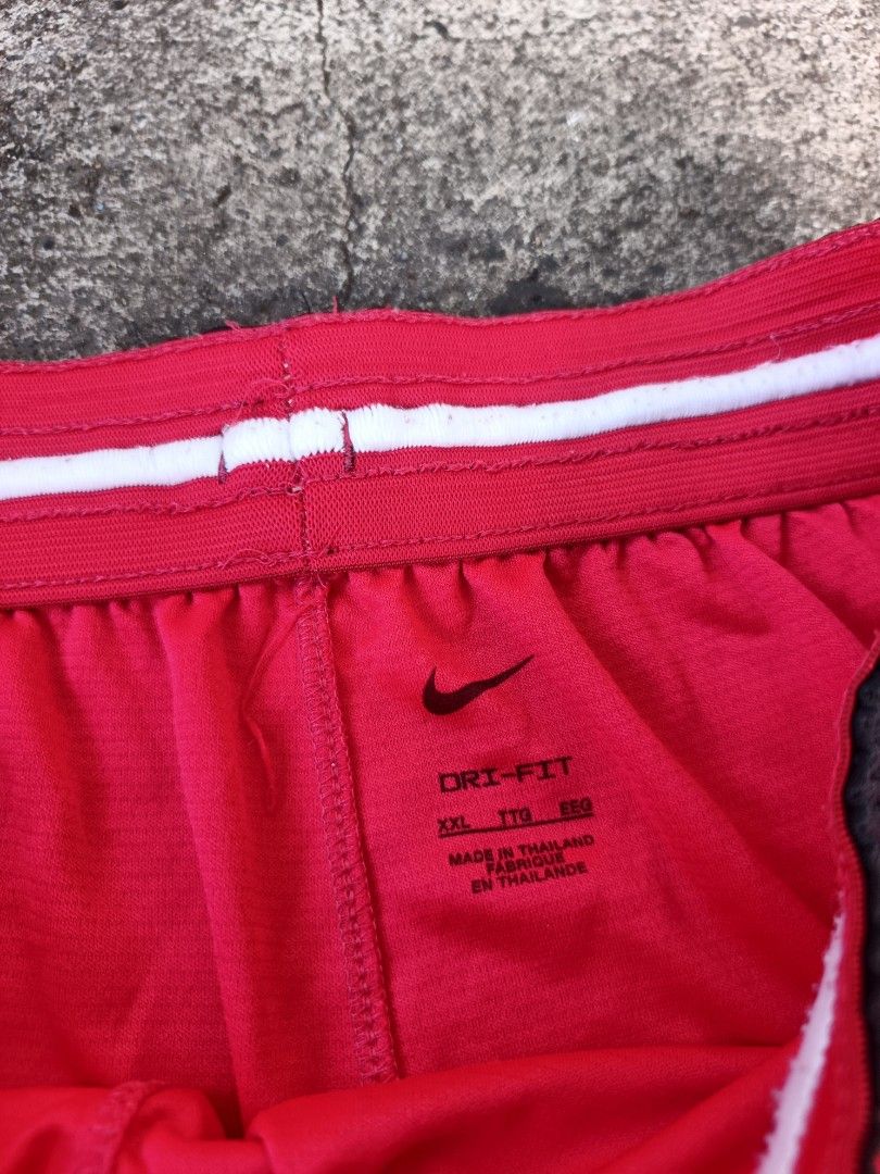 Nike big swoosh BHR (Category: Shorts) located in Lagonglong. Submitted by sadthrifter (Listing ID 1467078567, Image 2). Description: 30to34 21 length.