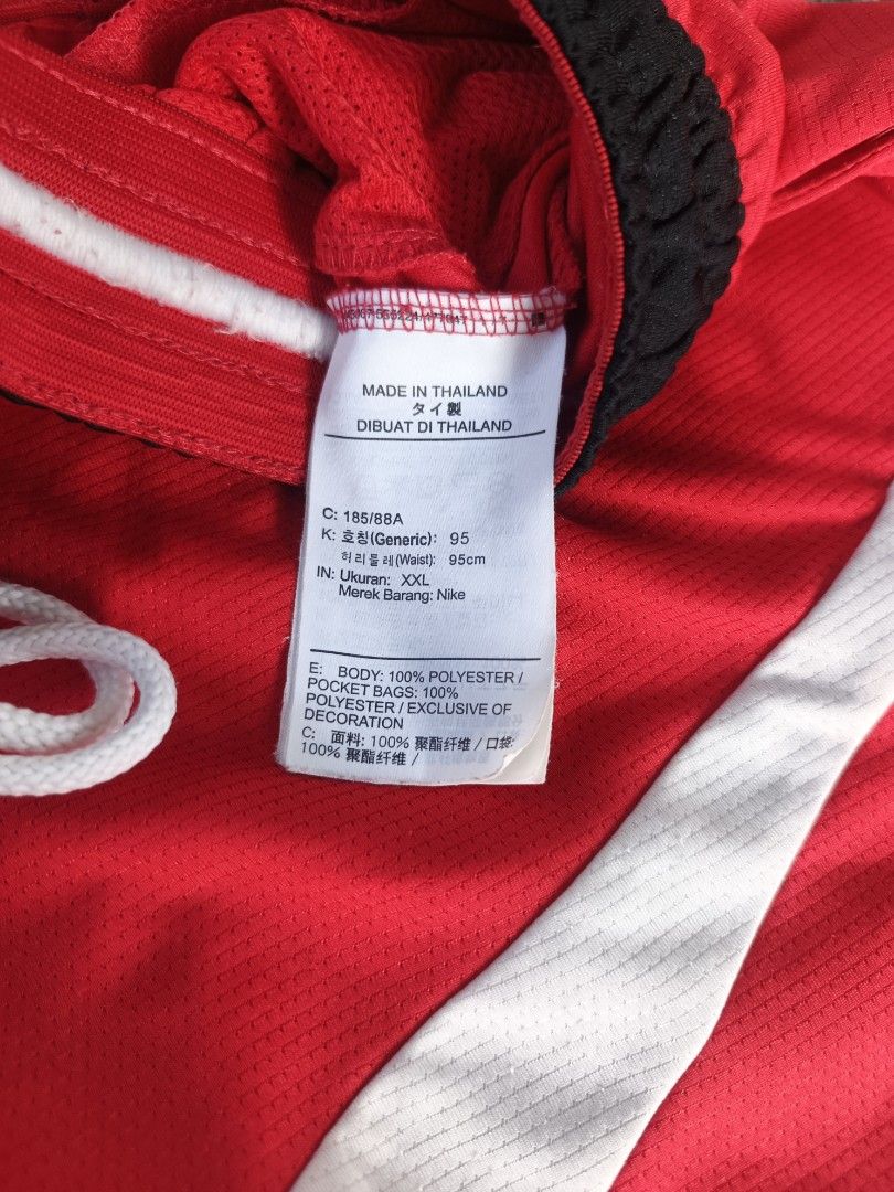 Nike big swoosh BHR (Category: Shorts) located in Lagonglong. Submitted by sadthrifter (Listing ID 1467078567, Image 3). Description: 30to34 21 length.