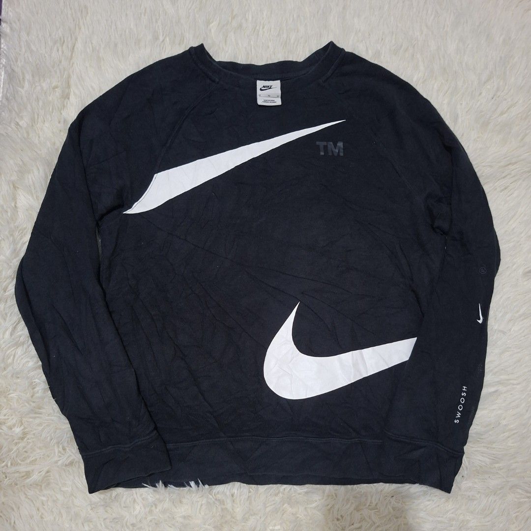 NIKE BIG SWOOSH MIRROR (Category: Coats, Jackets and Outerwear) located in Trece Martires City. Submitted by eszpincxks (Listing ID 1467042321, Image 1). Description: NIKE BIG PRINT LONGSLEEVE DIMES: 20W,24L SIZE: XL ON TAG CONDITION: 9.5/10 ISSUE: NO ISSUE.