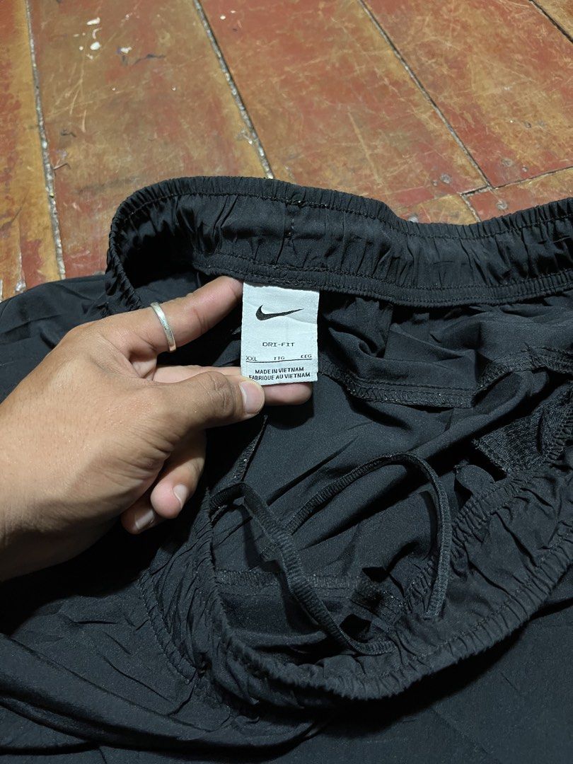 Nike Bigswoosh nylon shorts (Category: Shorts) located in Valencia. Submitted by bordzsthrift (Listing ID 1467100982, Image 3). Description: Size XXL on tag Garterized Exellent Condition No Issue.