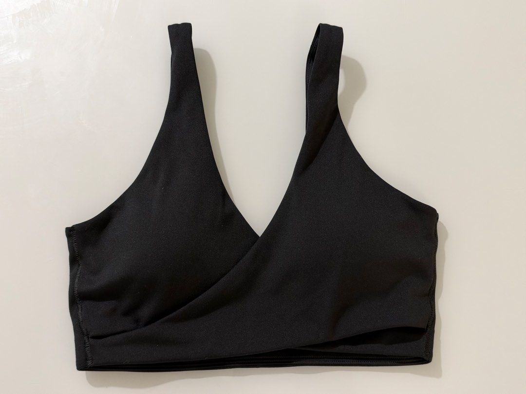 Nike Black Sports Bra (Category: Activewear) located in Quezon City. Submitted by ccloset.cleanup (Listing ID 1467146233, Image 1). Description: 12 inches width 12.5 inches length 100% AUTHENTIC 💛 Brand New with no Tag ❌ I WILL NOT REPLY TO LOW BALLERS 📣NO WHEN WORN PHOTOS, since flat-lay measurements are provided 🛵Mode of Delivery: Only Lalamove, Grab, or Angkas *Booking & Shipping fees, booked and shouldered by the Buyer* 💰Mode of Payment: 