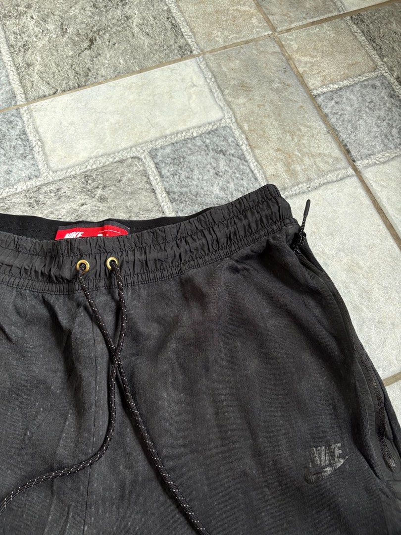 Nike Black Tech Fleece Shorts Size M (Category: Shorts) located in Manila. Submitted by 0000.ramen (Listing ID 1467093693, Image 2). Description: Nike Tech Fleece Medium Waist 30-36 Length 18 As new.